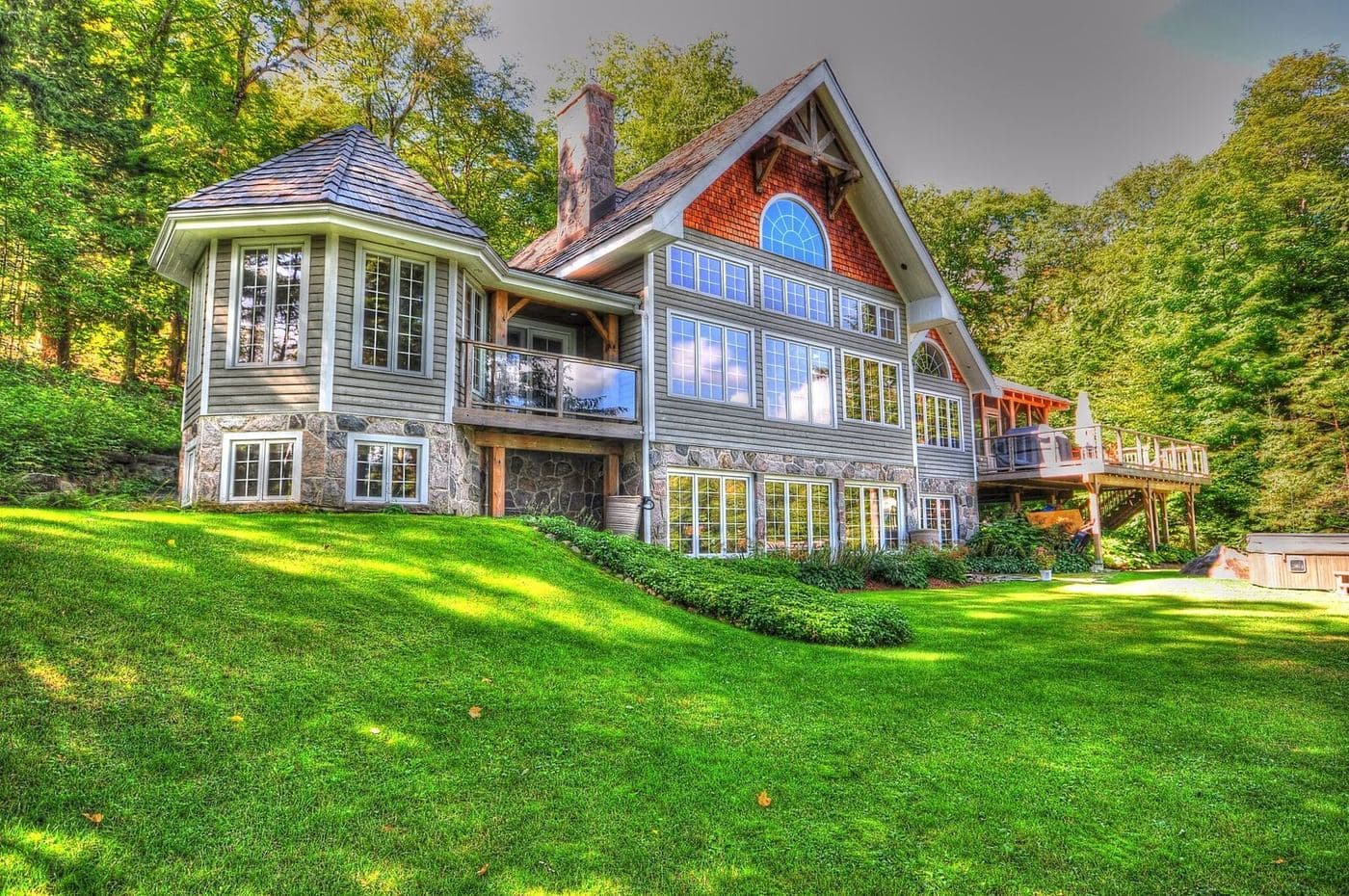Lakeside Cottage Repaint, exterior painting in Lake Muskoka, Muskoka